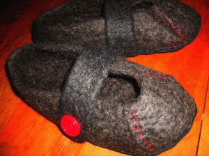 New cute and comfy hand felted room shoes from machikoniimi.com